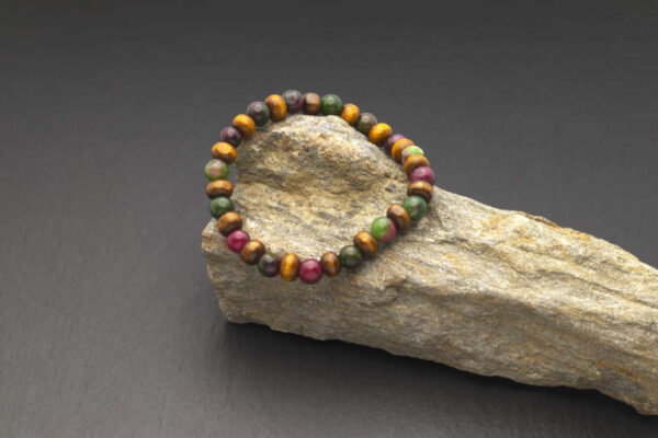 Pulsera difusora con cuentas de piedra natural de rubí en zoisita y madera Deep Forest