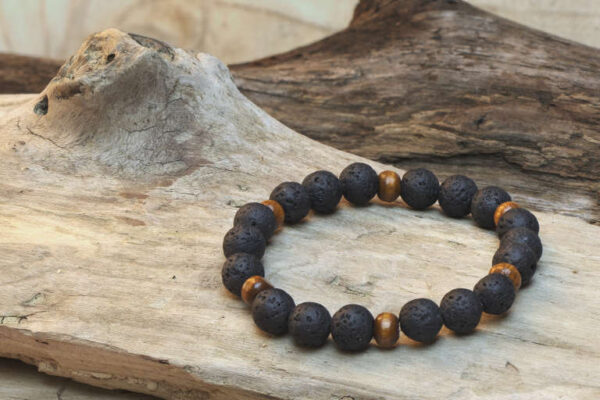 Pulsera aromática de estilo boho de roca de lava y madera Croscat